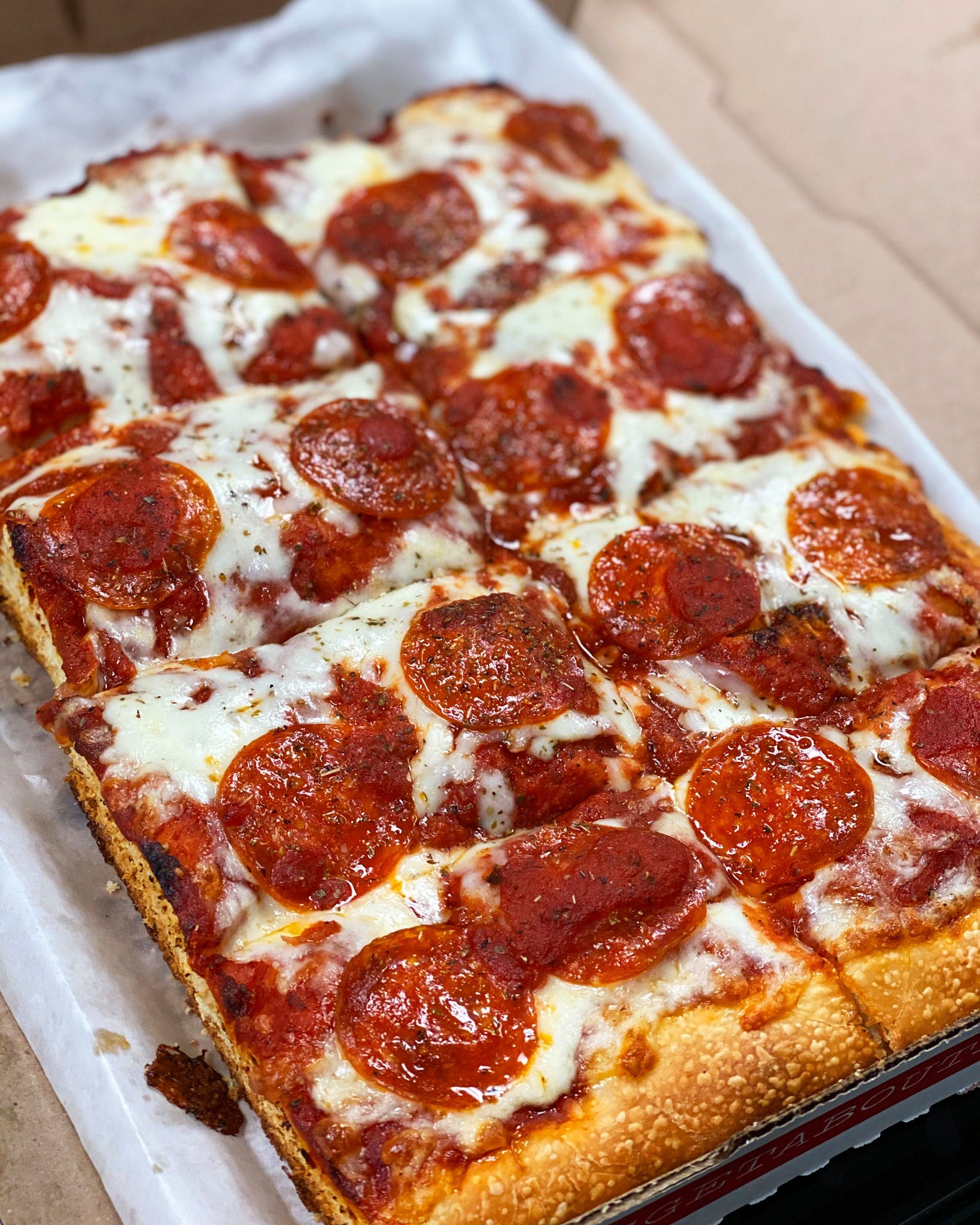 Order Detroit Make Your Own Specialty Pizza - Large (8 Slices) food online from Buscemi's store, Chesterfield on bringmethat.com