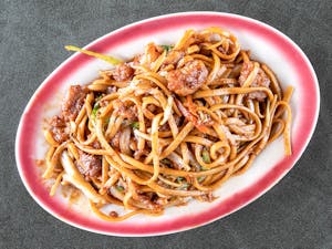 Order T1. Chicken Lo Mein food online from Lucky Rice 888 store, Dallas on bringmethat.com
