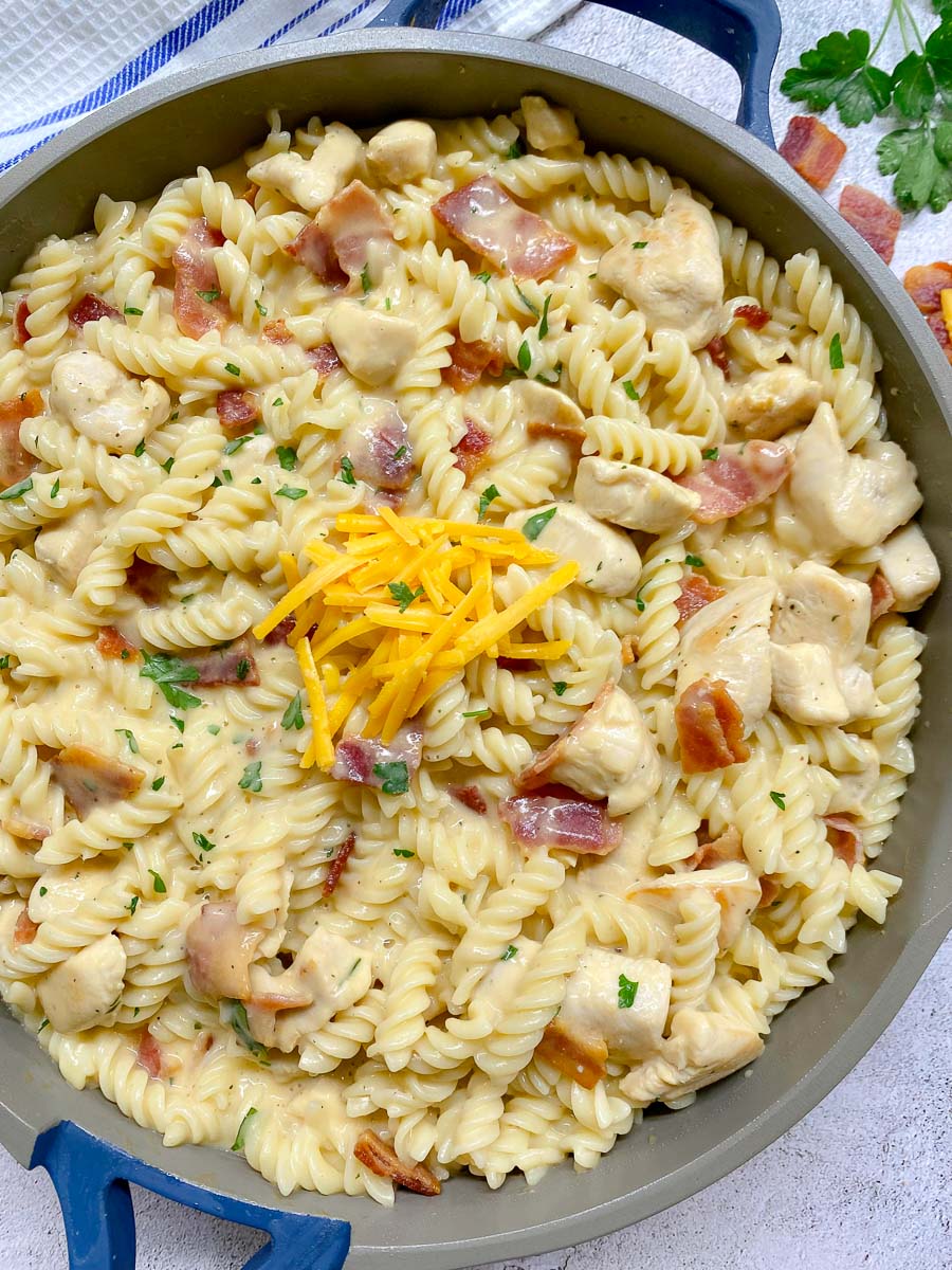 Order Chicken Bacon Alfredo food online from Dino's store, Albany on bringmethat.com