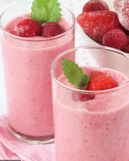 Order Strawberry Smoothie food online from Hansel & Gretel Bakery Cafe store, Suwanee on bringmethat.com