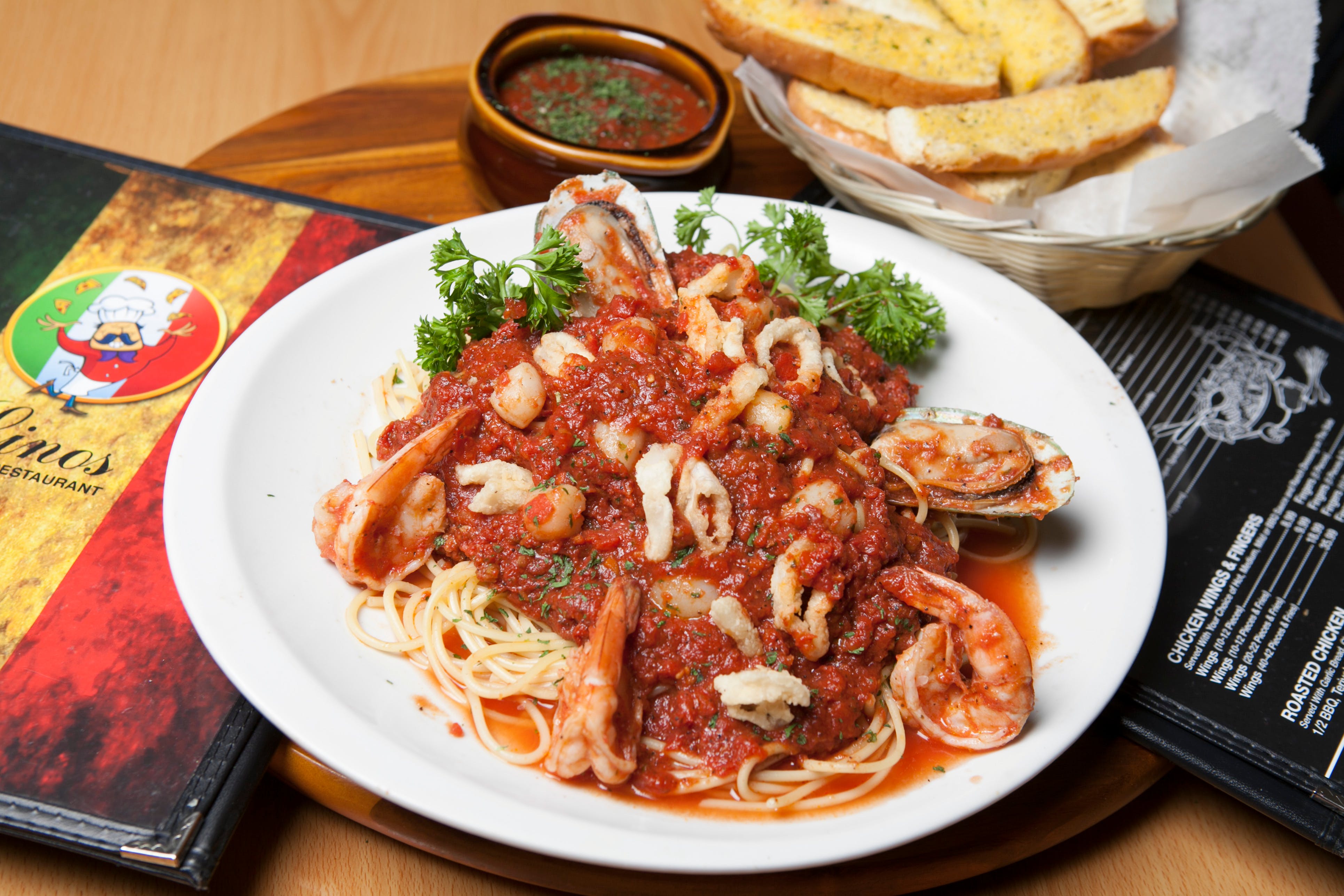 Order Ultimate Seafood Linguine - Entree food online from Lino's Pizzeria and Italian store, North Las Vegas on bringmethat.com