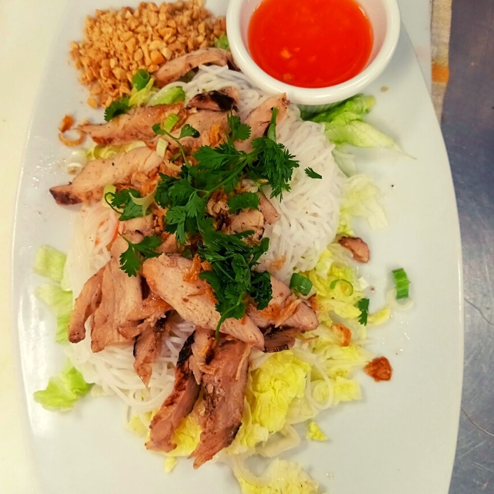 Order L-5. Ploy's Noodle Lunch Special food online from Ploy Thai Cuisine store, The Woodlands on bringmethat.com