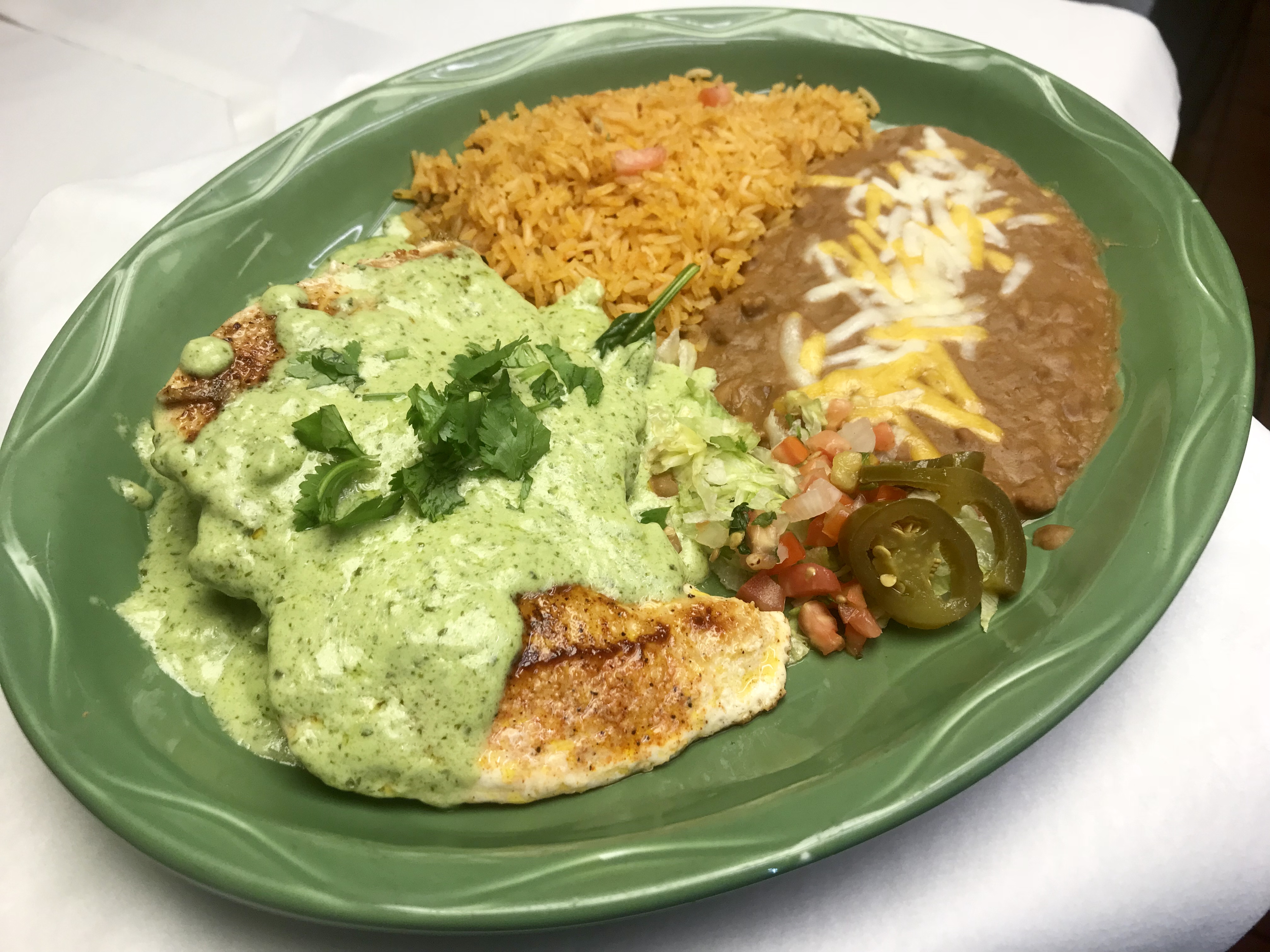 Order Cilantro Chicken Plato food online from Guadalajara Fiesta Grill store, Tucson on bringmethat.com