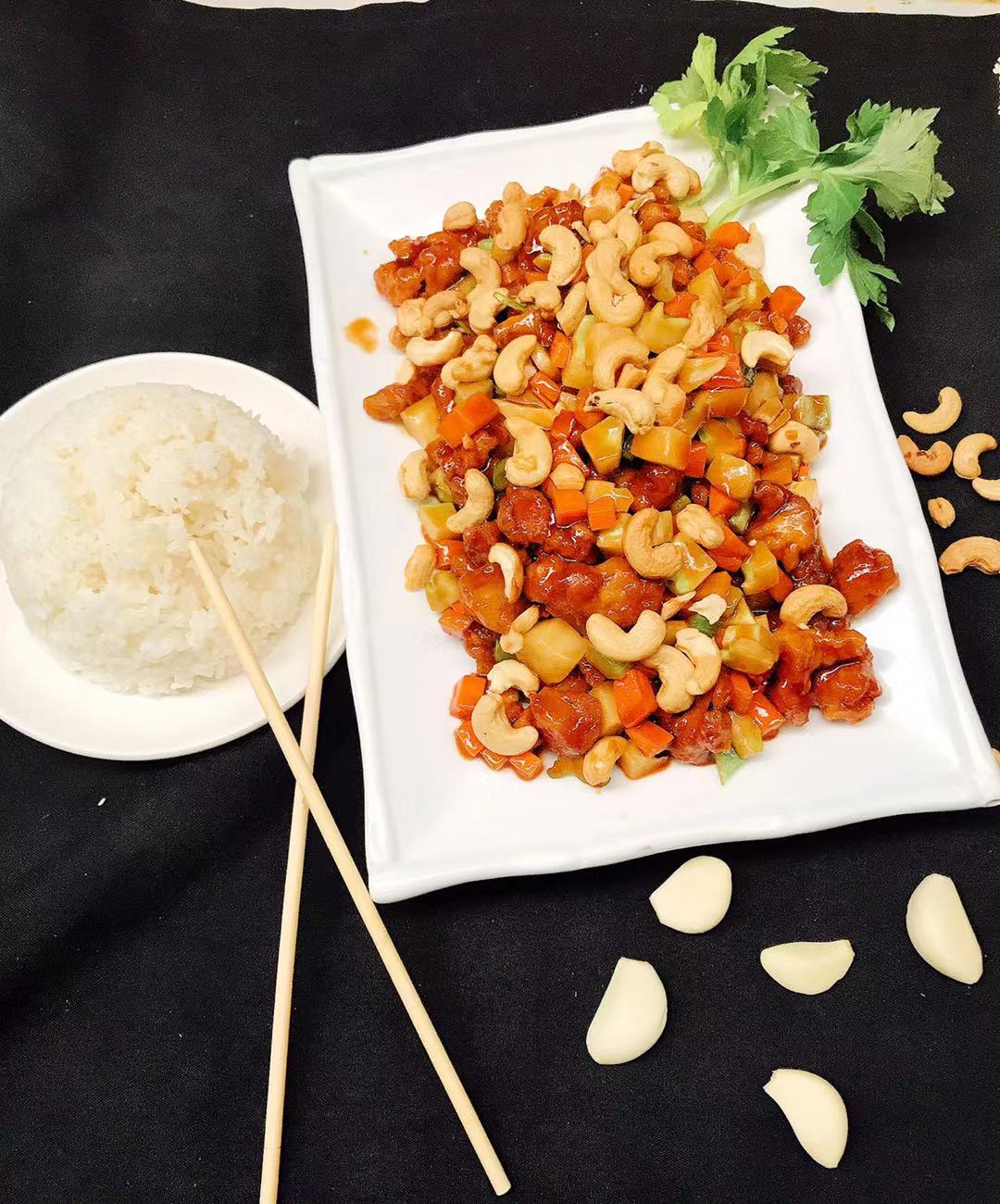 Order CH9. Chicken with Cashew Nuts food online from First Wok store, Cincinnati on bringmethat.com