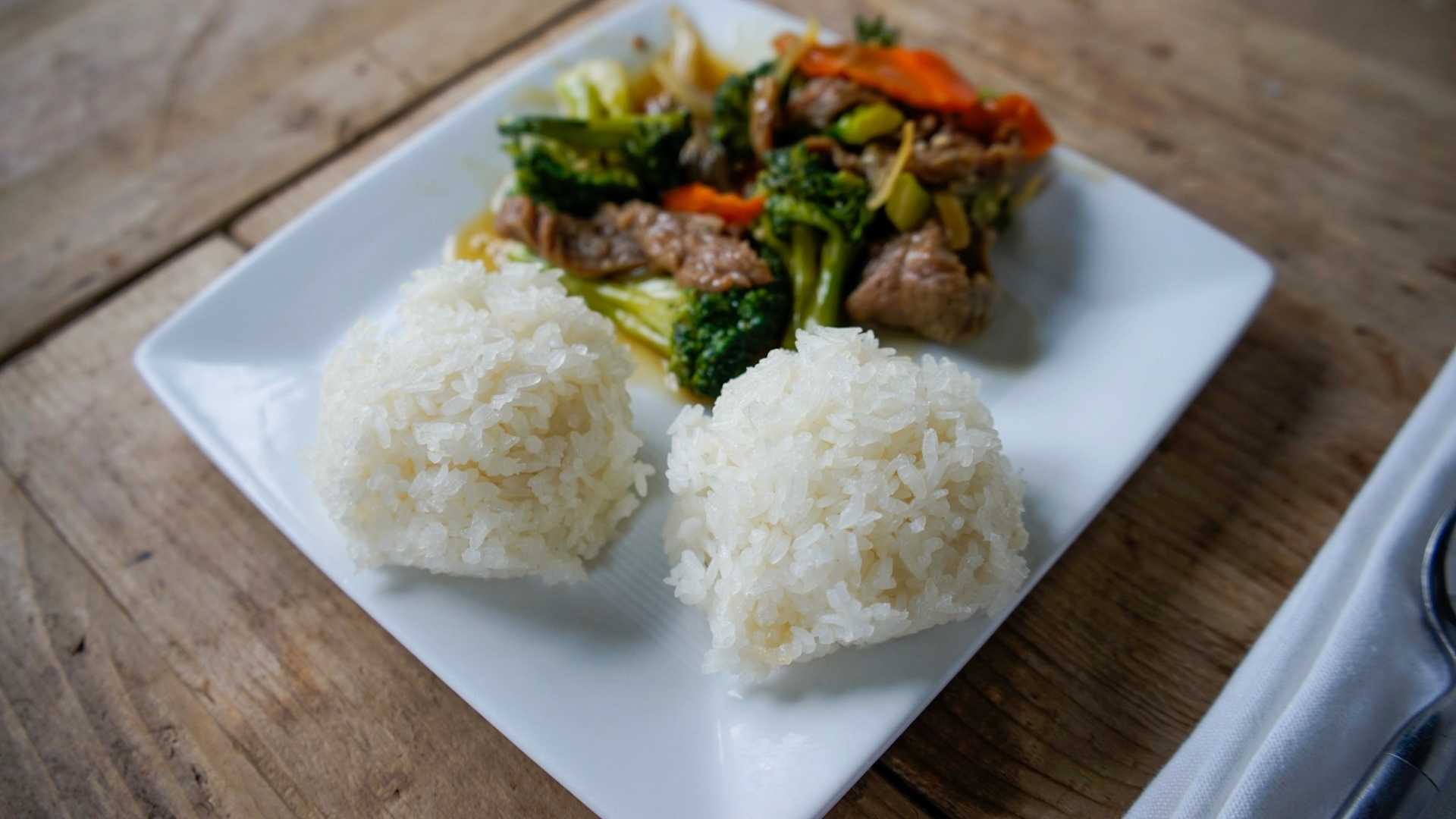 Order BE11. Beef Broccoli food online from Green Tea Kitchen store, Vancouver on bringmethat.com