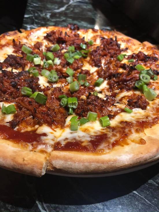 Order BBQ Pulled Pork Pizza food online from Monterey Cookhouse store, Monterey on bringmethat.com