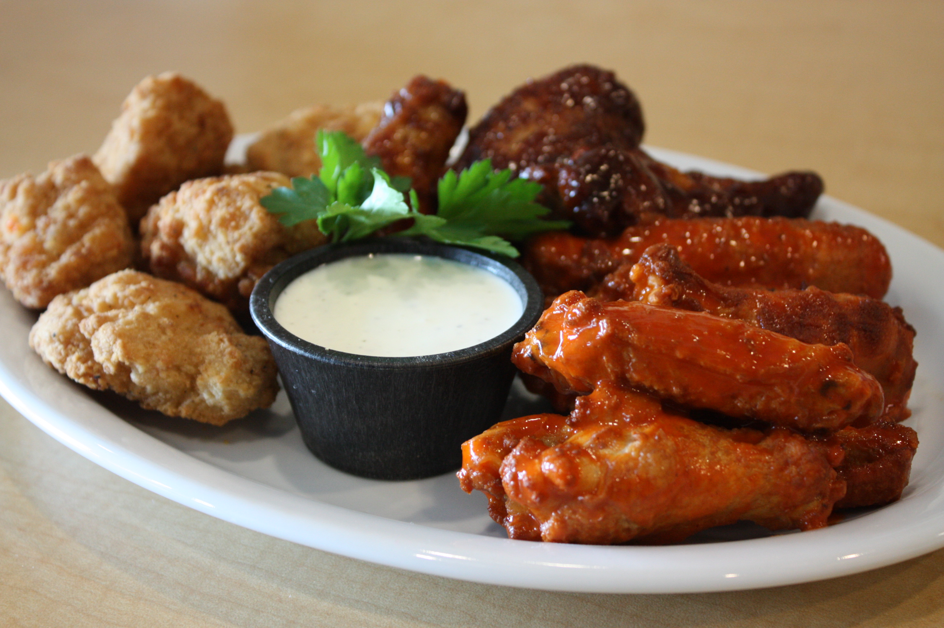 Order 10 Pieces Chicken Wings food online from Straw Hat Pizza store, Gilroy on bringmethat.com