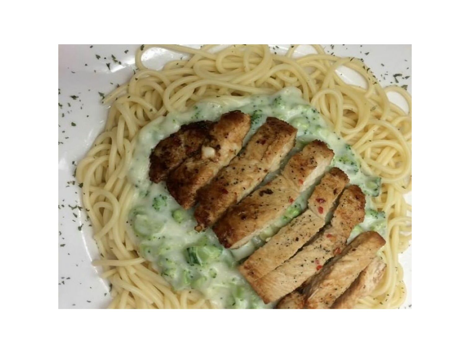 Order Grilled Chicken Alfredo with Broccoli food online from Romano Pizzeria store, Essington on bringmethat.com