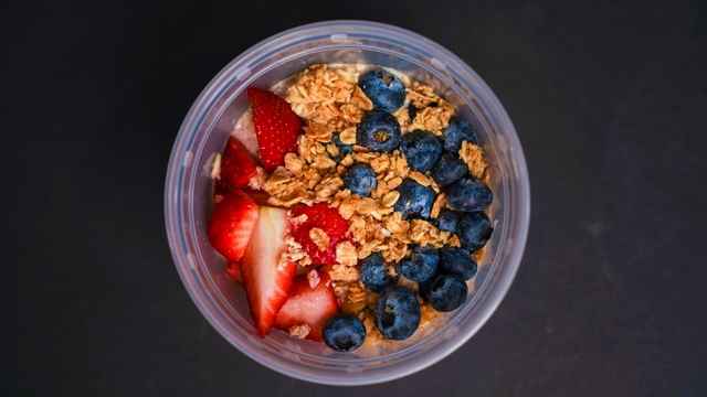 Order Berry Almond Chilled Oats food online from Fork to Fit Kitchen store, Mcallen on bringmethat.com