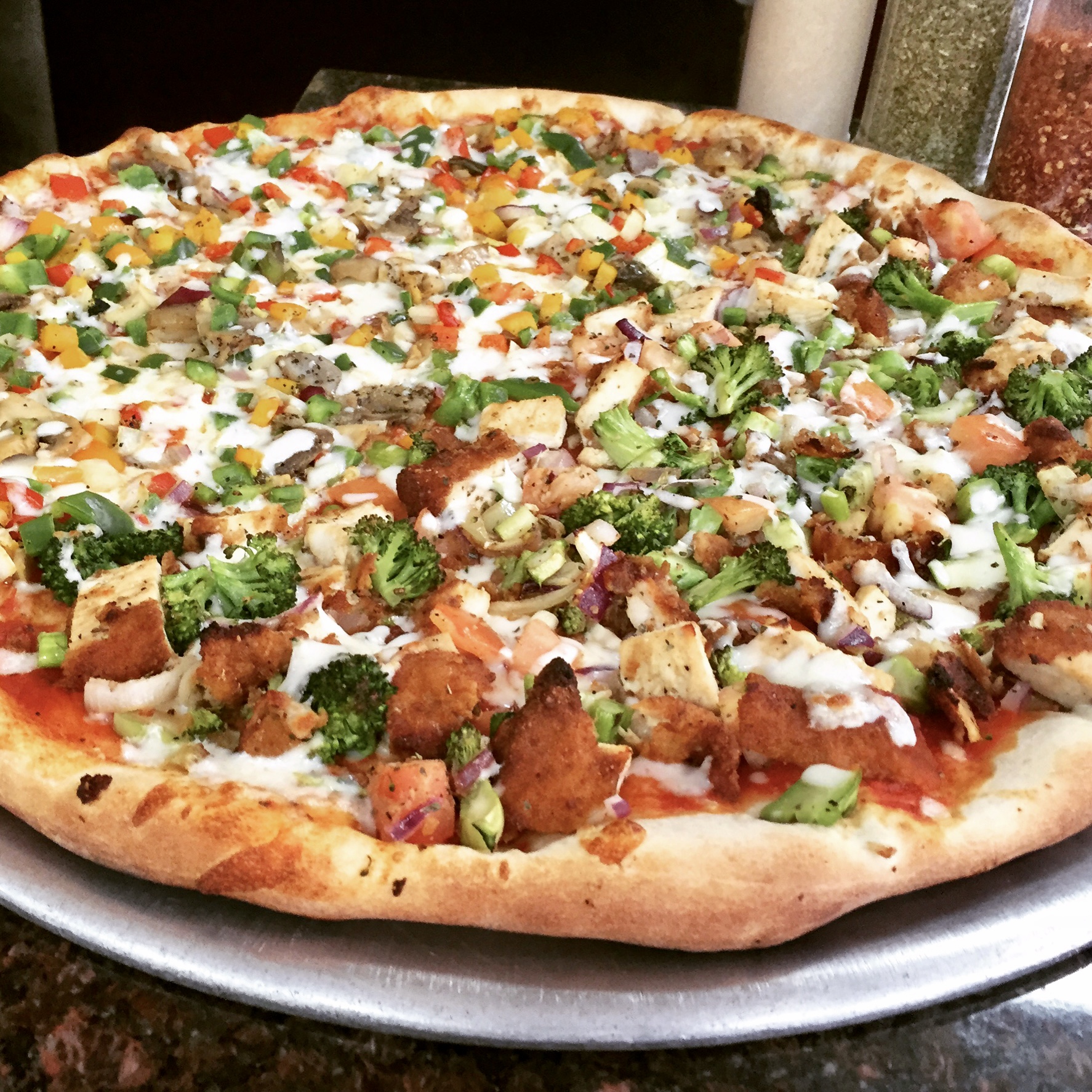 Order Chicken, Broccoli, Onions & Tomatoes  Pizza food online from Vinny's Pizzeria store, Corona on bringmethat.com