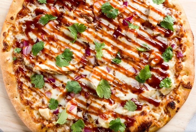 Order BBQ Chicken food online from Pizza Artista Baton Rouge store, Baton Rouge on bringmethat.com
