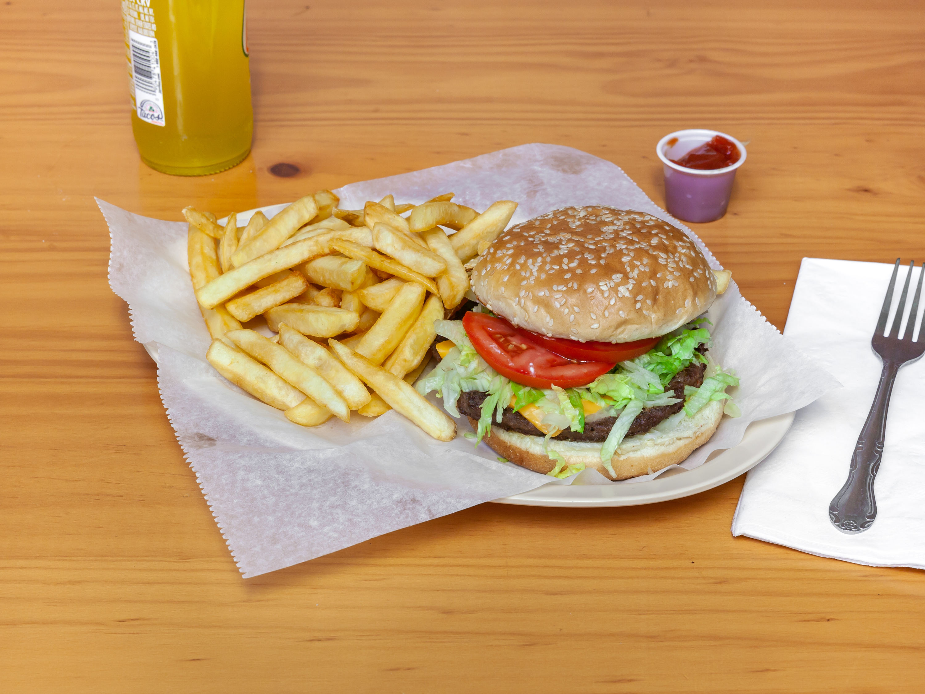 Order Cheeseburger with Fries  food online from Rosaisela Tacos Y Mas store, Chicago on bringmethat.com