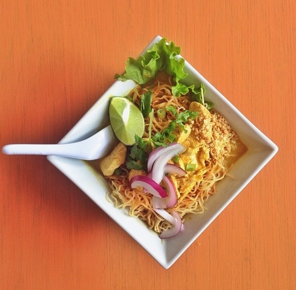 Order Peanut Curry Noodles food online from Rock wrap & roll store, Chicago on bringmethat.com