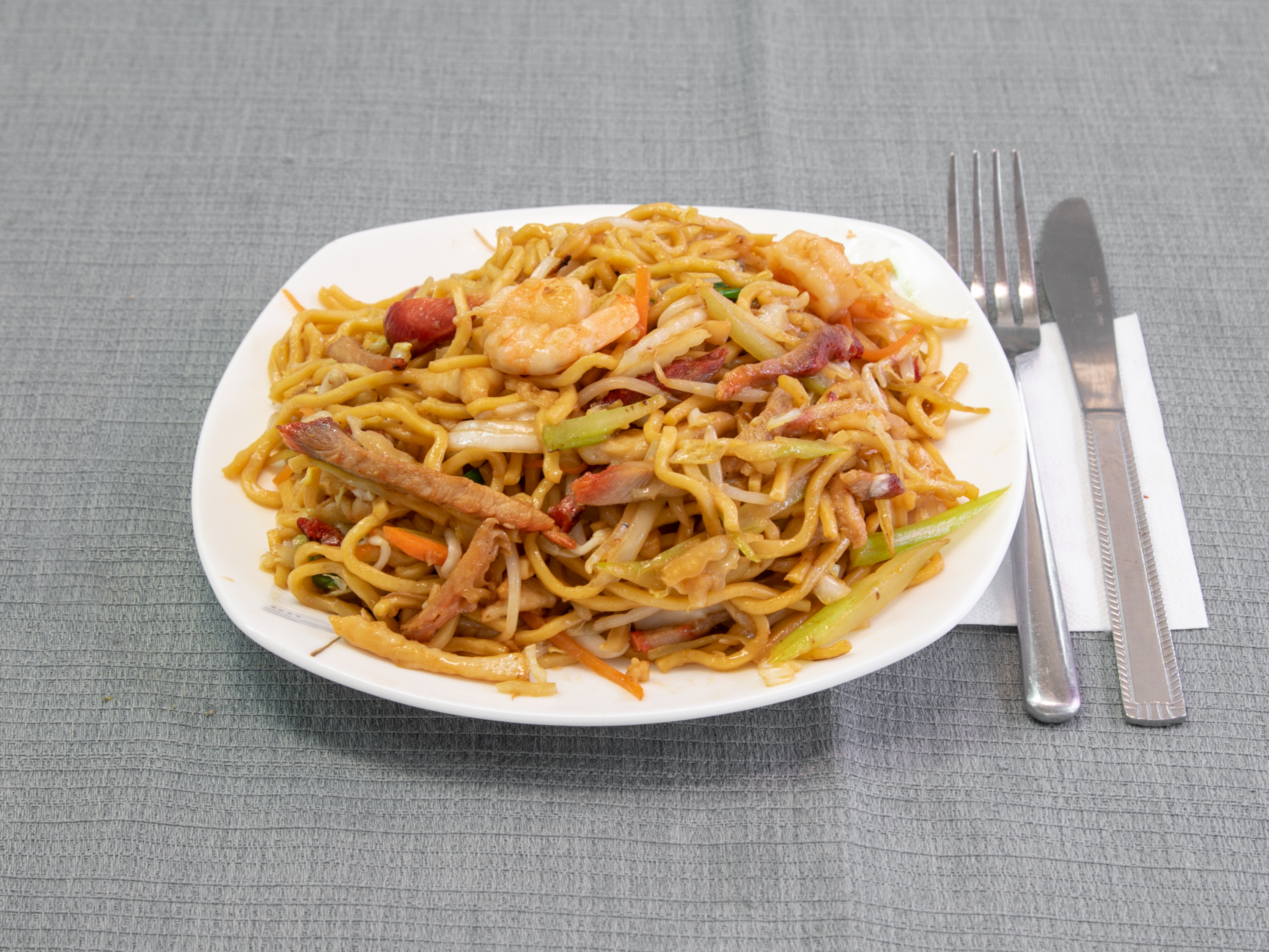 Order 44. House Special Lo Mein food online from Tsing Garden store, West New York on bringmethat.com