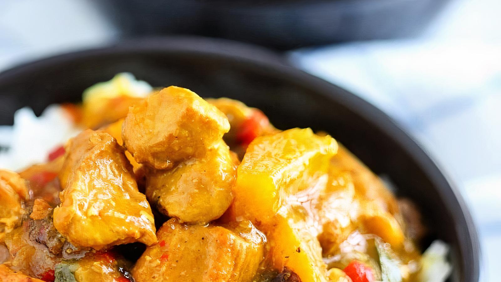 Order Chicken Curry food online from Vaughan's Pub store, Chicago on bringmethat.com