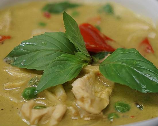 Order 55. Green Curry food online from Oros Thai Restaurant store, San Jose on bringmethat.com