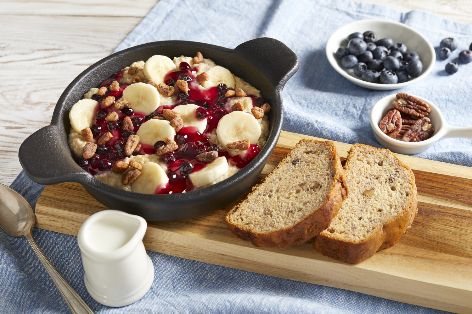 Order Banana Berry Oatmeal food online from Bob Evans store, Akron on bringmethat.com