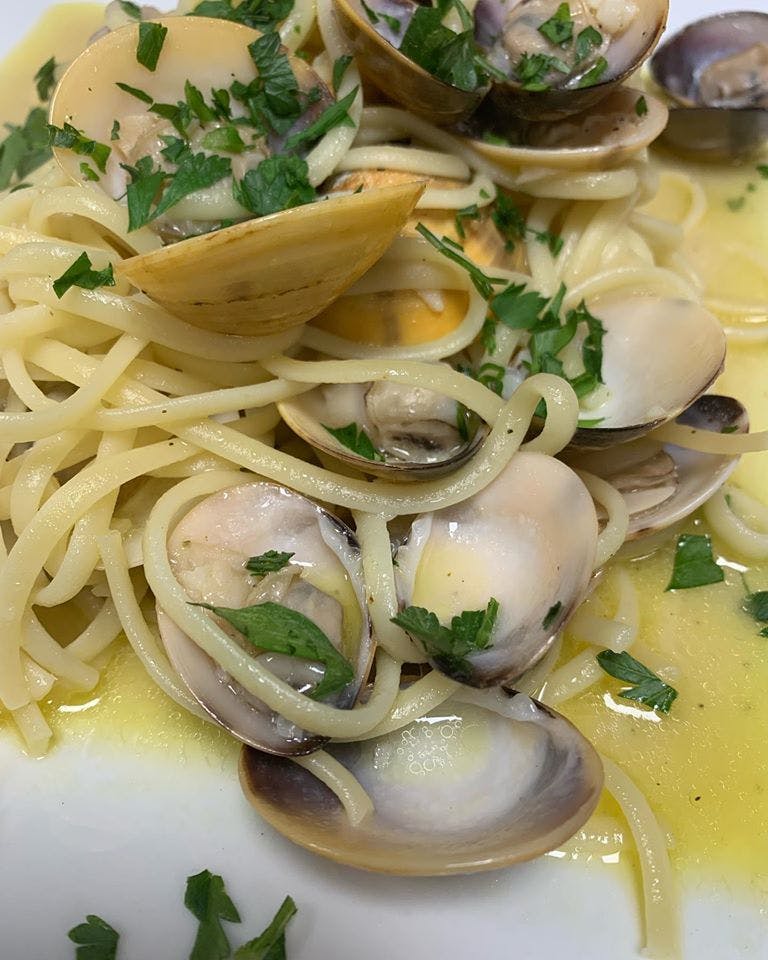 Order Linguini With Clams - Entree food online from Se7te Woodfire Pizza store, Totowa on bringmethat.com