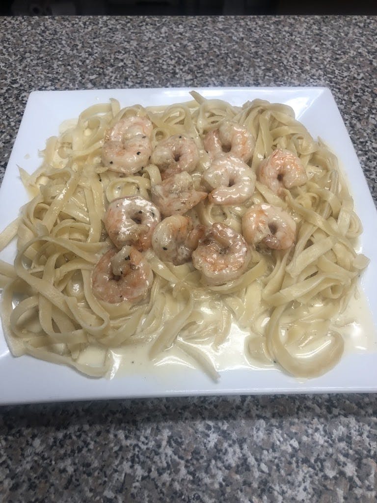 Order Fettuccini with Alfredo Sauce - Pasta food online from Mama Mia Pizza & Grill store, Dover on bringmethat.com