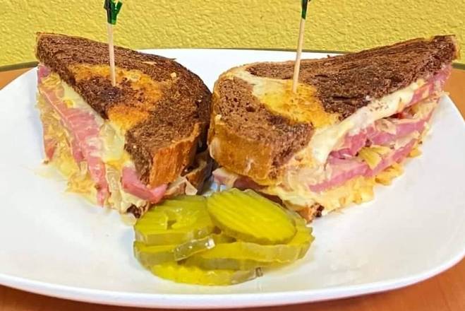 Order Corn Beef Sandwich  food online from 8th Street Deli store, National City on bringmethat.com
