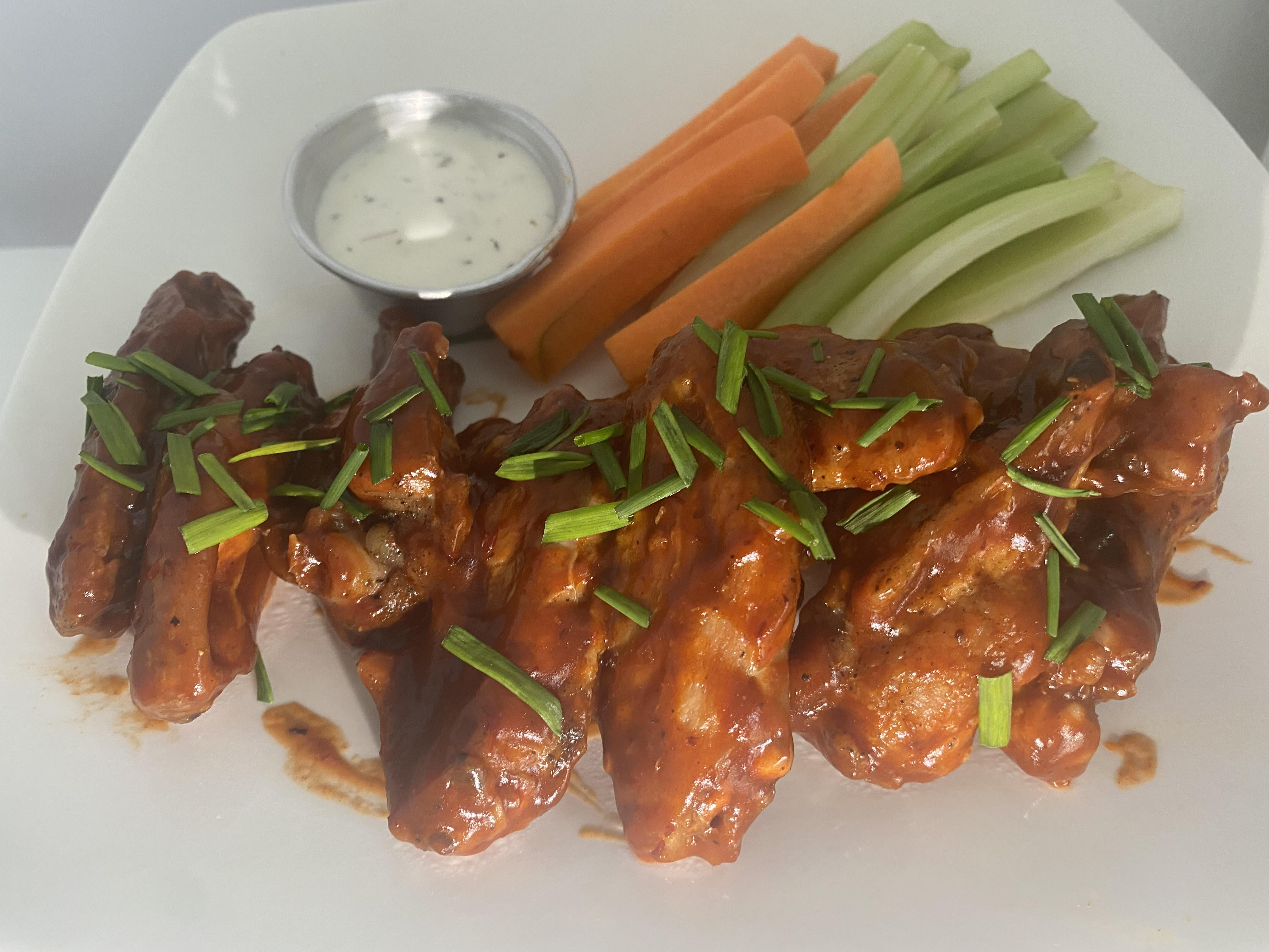 Order Chicken Wings food online from Mona Lisa Pizzeria & Sub Shop store, Coral Gables on bringmethat.com