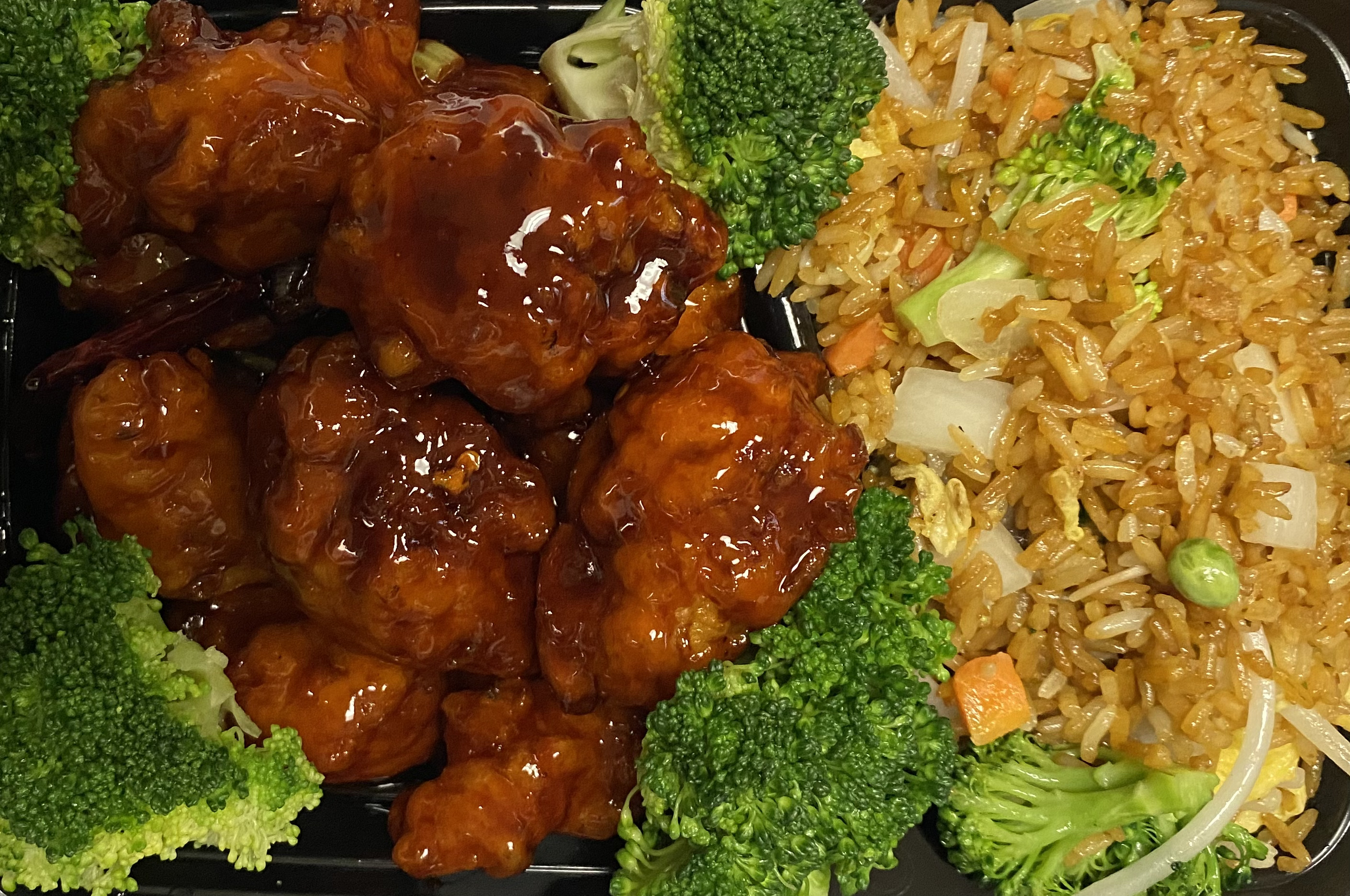 Order C22. General Tso's Chicken Dinner Combo Plate food online from Dragon Phoenix Express store, Conshohocken on bringmethat.com