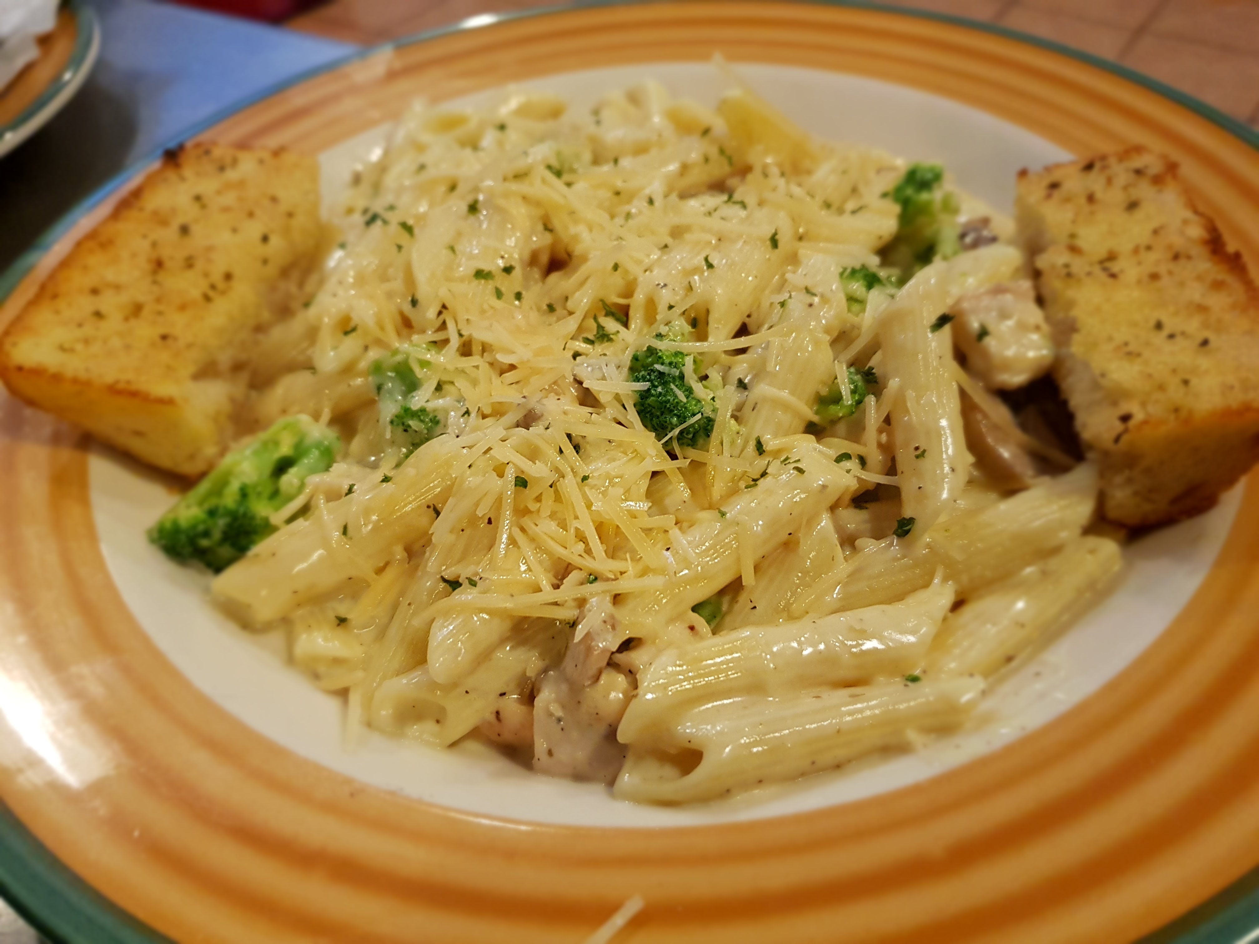 Order Chicken Broccoli Penne food online from Romios Pizza & Pasta store, Everett on bringmethat.com