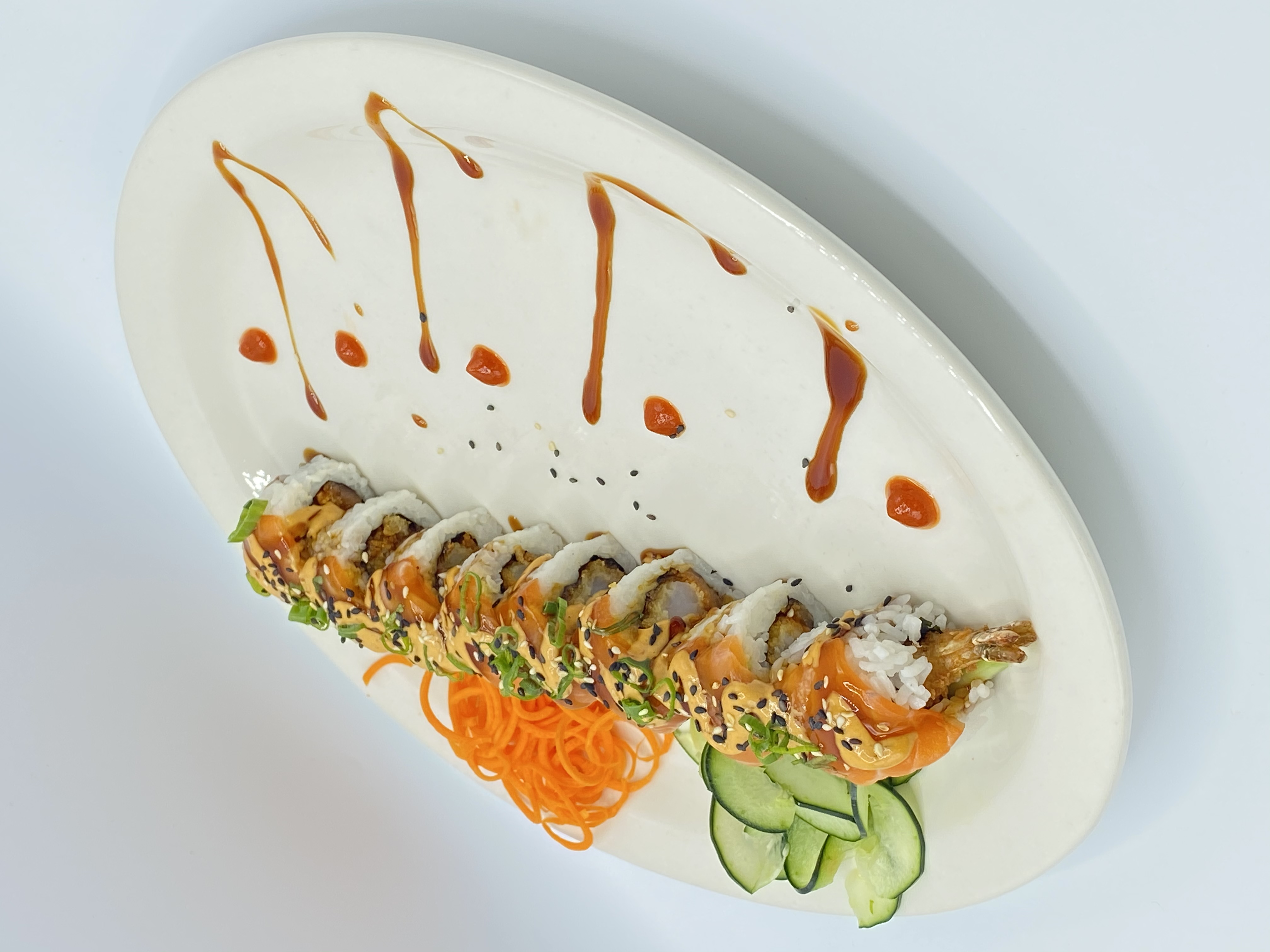 Order Salmon Roll food online from Emporio Sushi & Mariscos store, Downey on bringmethat.com