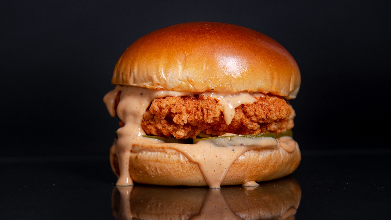 Order The Classic Sandwich food online from Sam Crispy Chicken store, Los Angeles on bringmethat.com