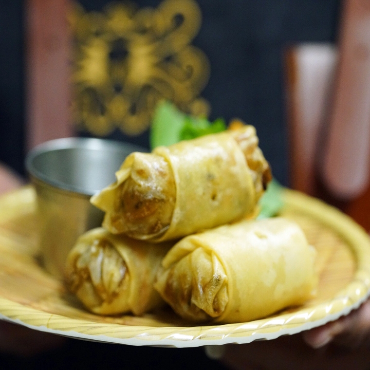Order Crispy Veggie Egg Roll food online from Indie Cafe store, Chicago on bringmethat.com