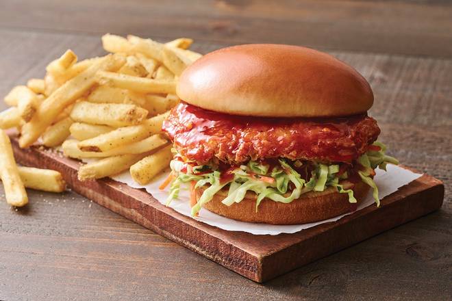 Order NEW Sweet & Spicy Crispy Chicken Sandwich food online from Applebee store, Oxford on bringmethat.com