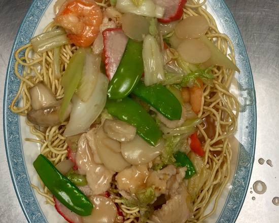 Order China Garden Chow Mein food online from China Garden store, Mill Creek on bringmethat.com