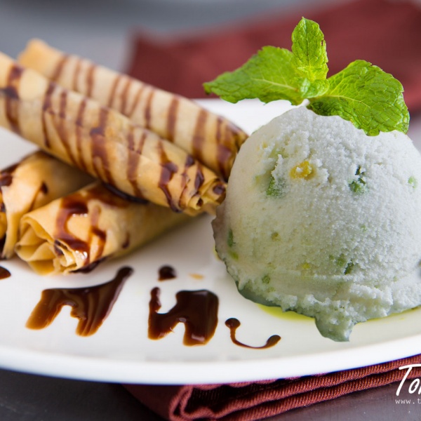 Order Crispy Banana Roll and Ice Cream food online from Top Thai Cuisine store, Reseda on bringmethat.com