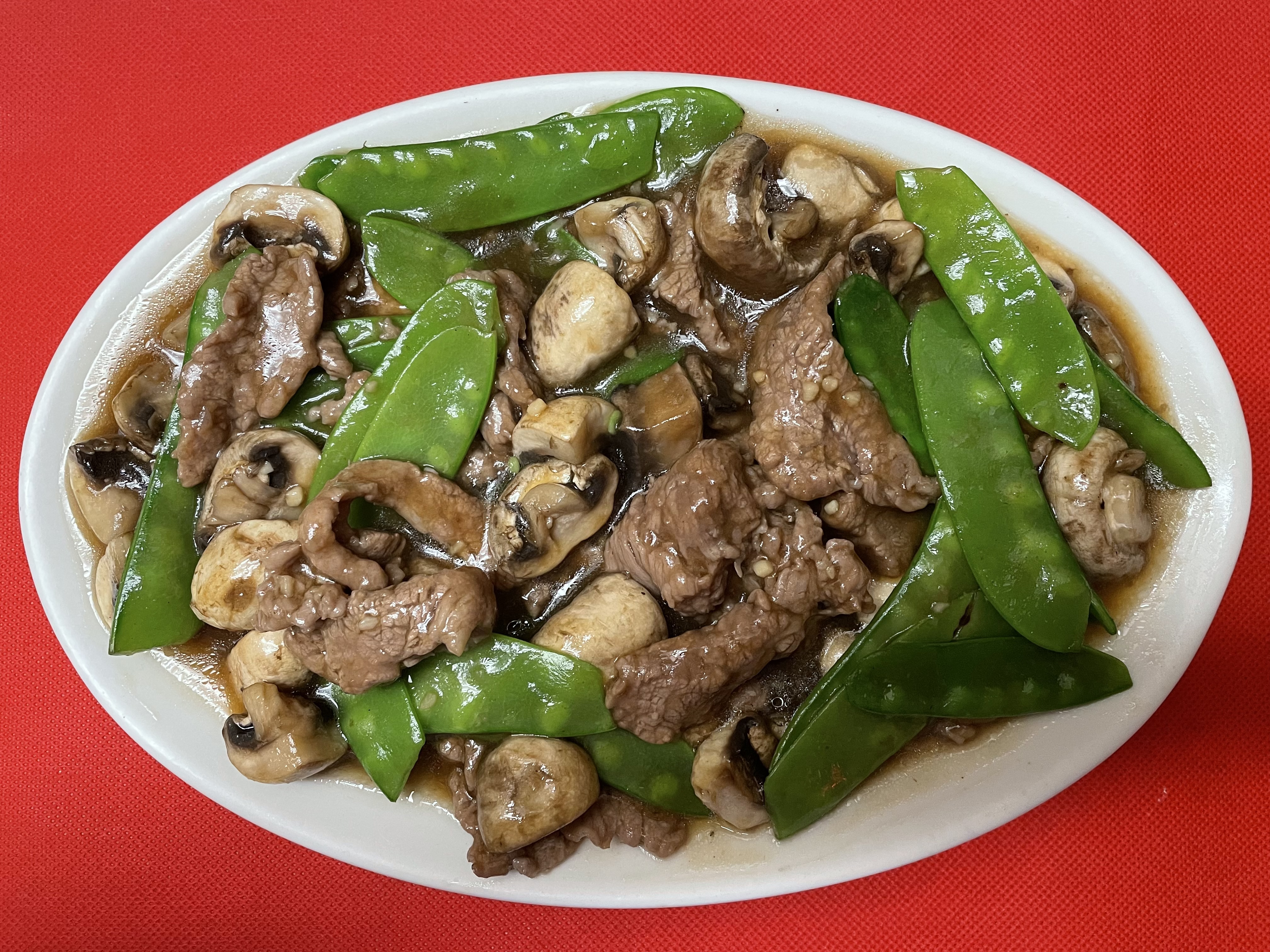 Order L28. Beef with Snow Peas and Mushrooms Combo Dinner Special 晚餐：雪豆蘑菇牛肉 food online from Ka Hing Chinese Restaurant store, Novi on bringmethat.com
