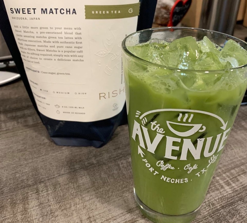 Order SM ICED MATCHA LATTE (16oz) food online from The Avenue Coffee & Cafe store, Port Neches on bringmethat.com