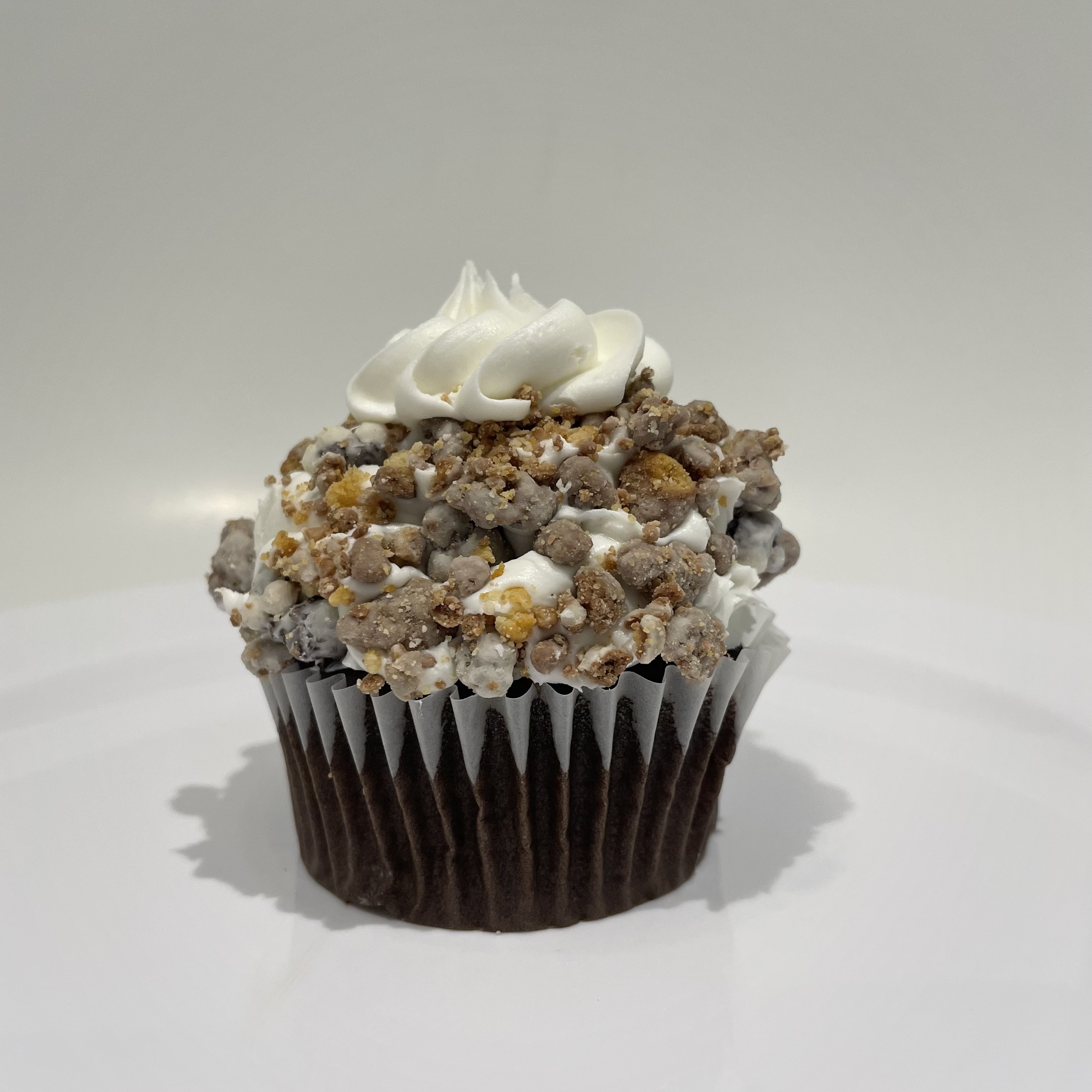 Order S'mores Cupcake food online from The House of Cupcakes store, Princeton on bringmethat.com