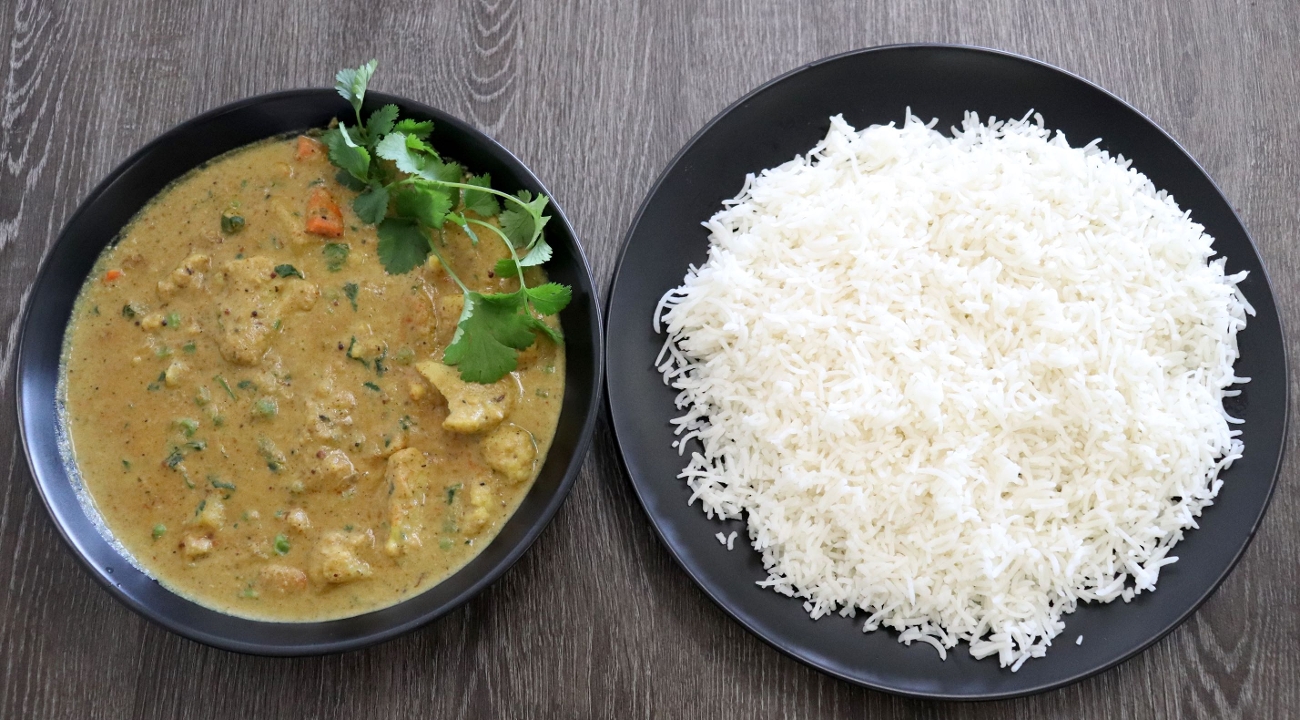 Order Vegetable Korma (2 Servings) food online from Fresh Curry Chefs store, Camarillo on bringmethat.com