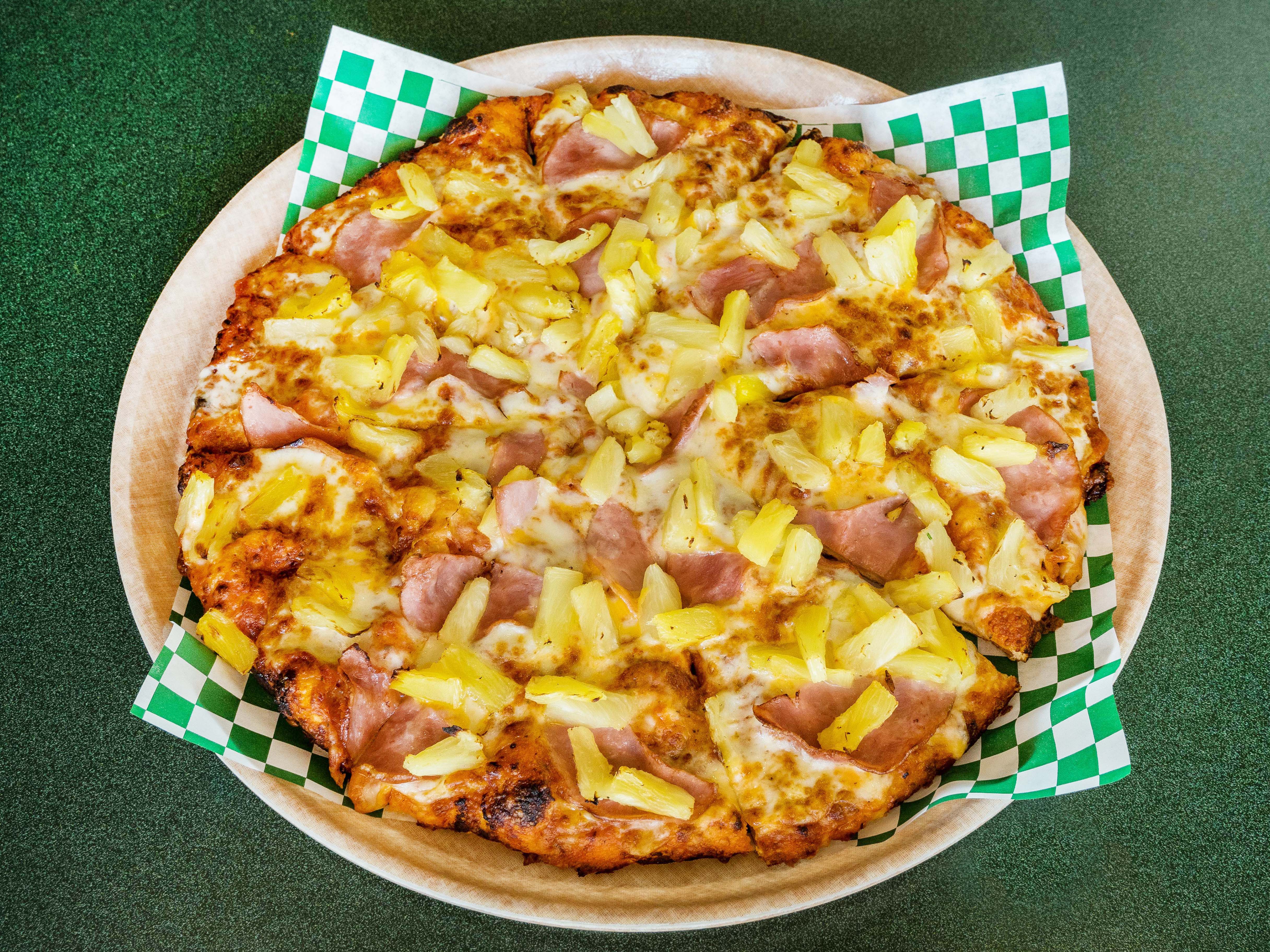 Order Hawaiian Pizza food online from Round Table Pizza store, Lake Forest on bringmethat.com