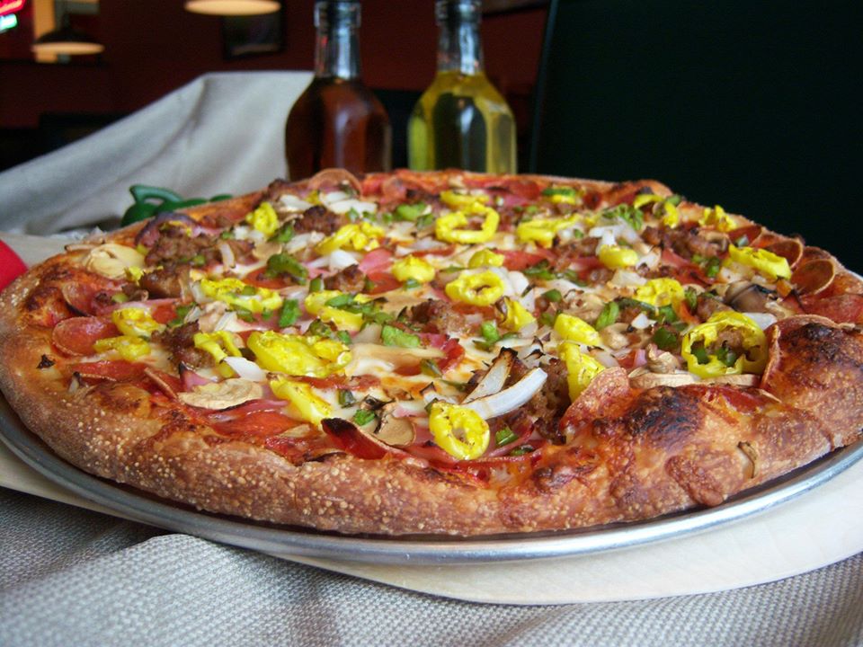 Order Deluxe Pizza food online from Creno's Pizza store, Zanesville on bringmethat.com