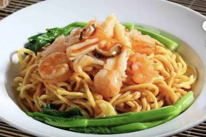 Order 10# Shrimp Fried Noodles 虾仁炒面 food online from Beijing Noodle House 同顺面馆 store, Lake Forest on bringmethat.com