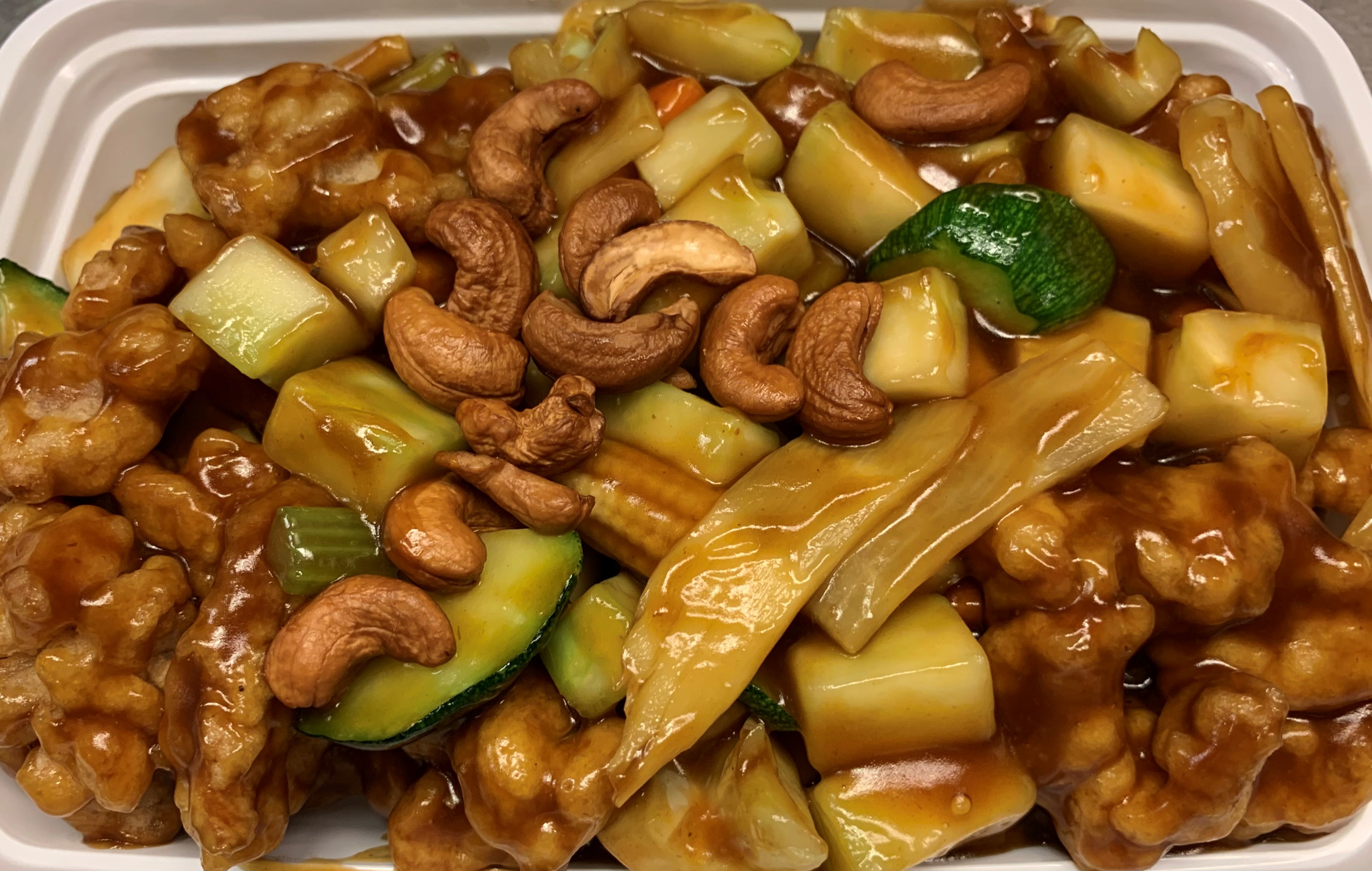 Order 腰果鸡 / Diced Chicken with Cashew Nuts food online from China King store, Lansdale on bringmethat.com