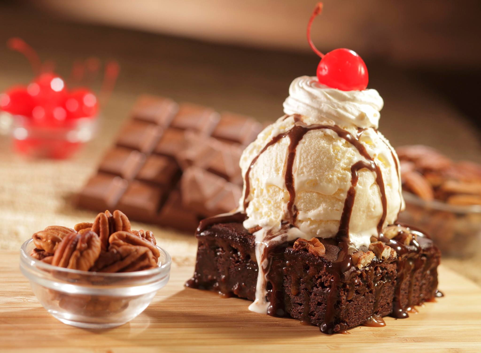 Order Ultimate Brownie Sin-Sation food online from Colton's Steakhouse store, Jefferson City on bringmethat.com