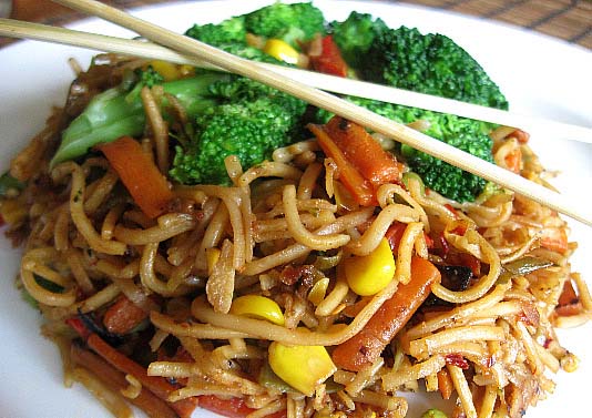 Order Vegetable Fried Noodles 什菜炒麵 food online from Hang Ah Tea Room Llc store, San Francisco on bringmethat.com
