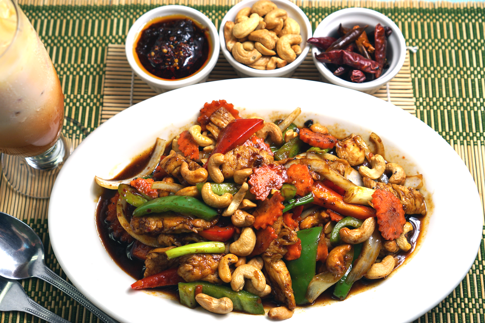 Order Cashew Delight food online from Modern Thai Restaurant store, Montebello on bringmethat.com
