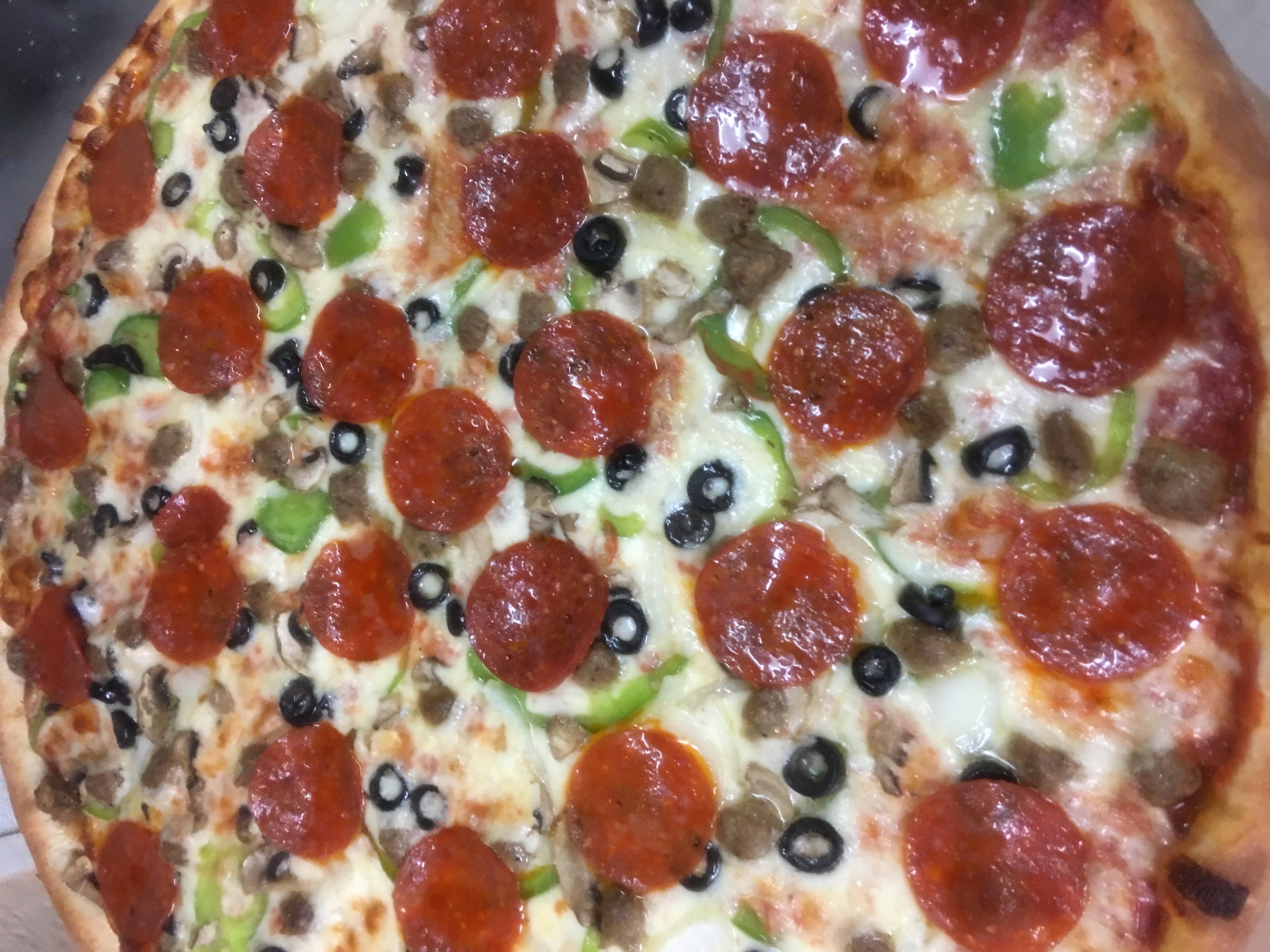 Order Deluxe Pizza food online from Massino Pizzeria store, Arvada on bringmethat.com