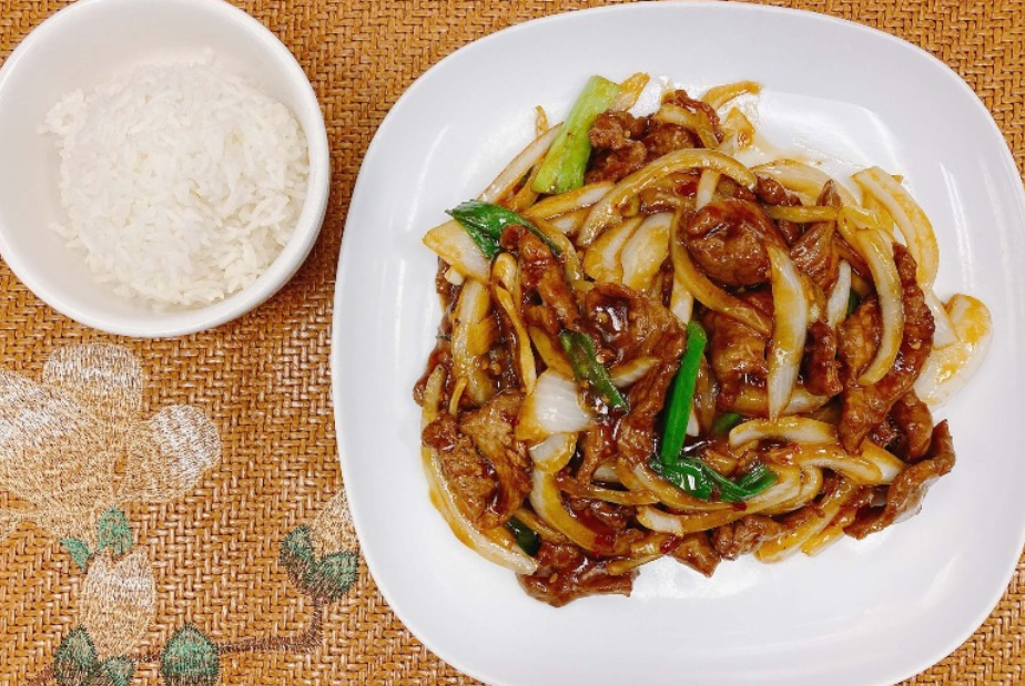 Order B1. Mongolian Beef food online from PAPA CHEN CHINA DINER store, League City on bringmethat.com