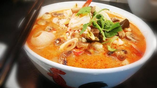 Order Tom Yum Noodle Soup - Vegetarian food online from Lanna Thai store, San Jose on bringmethat.com