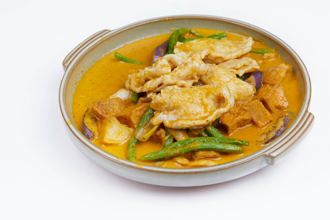 Order Yellow Thai Curry Casserole Chicken food online from Moca store, Hewlett on bringmethat.com