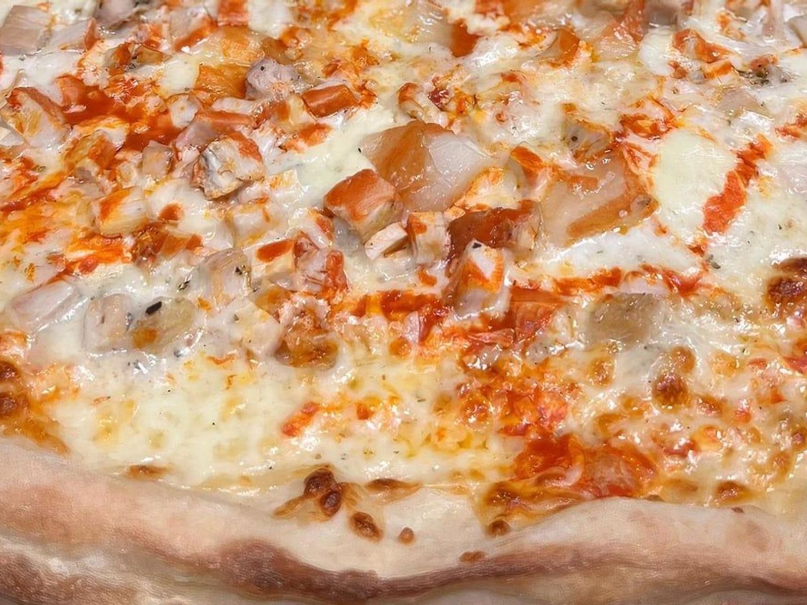 Order #8 Buffalo Grilled Chicken, Caramelized Onions, Gorgonzola food online from Lisa's Family Pizzeria - Wakefield store, Melrose on bringmethat.com