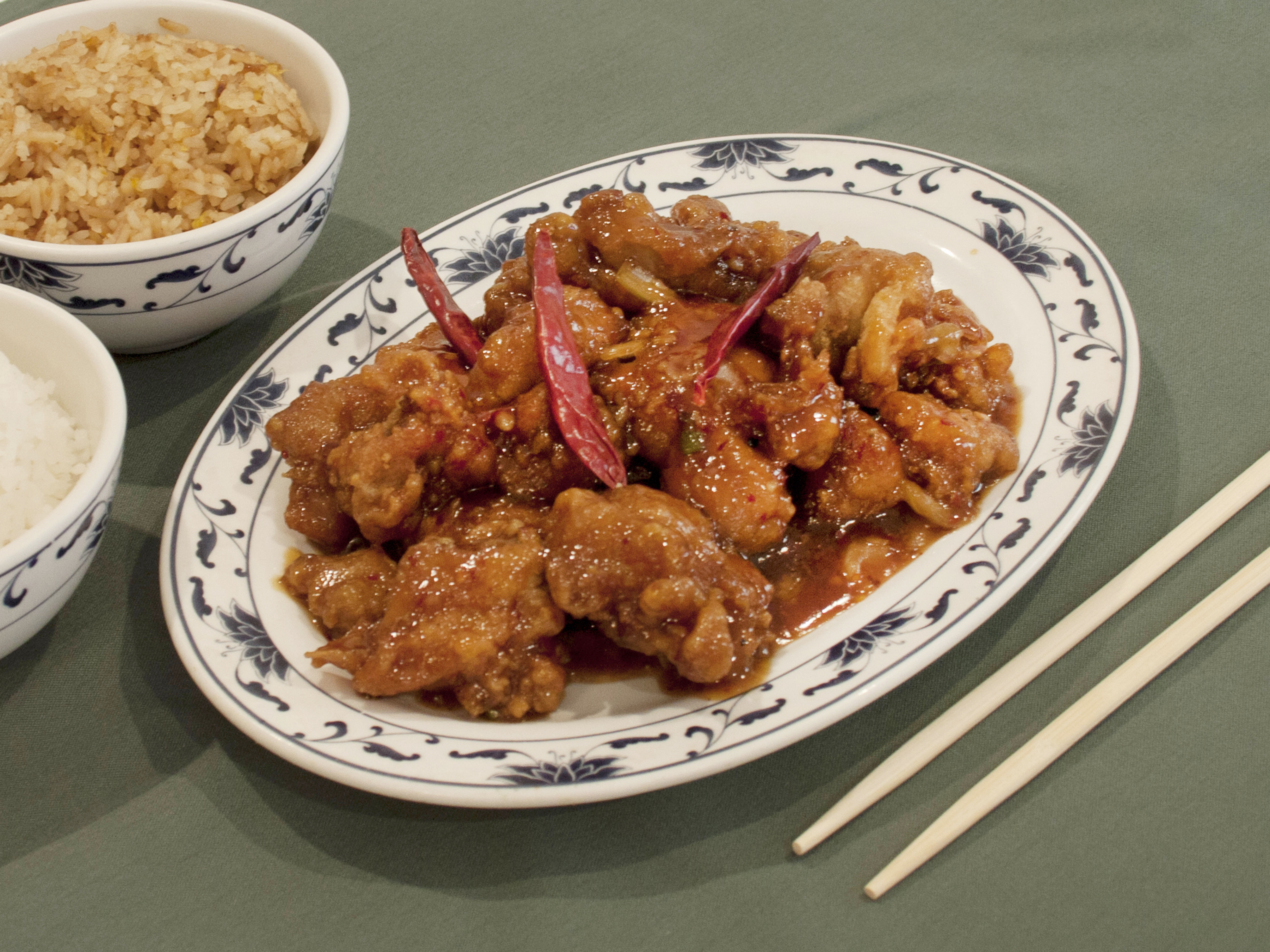 Order General Tso's Chicken Dinner food online from Pacific Eatery & Catering Gourmet Chinese Cuisine store, Columbus on bringmethat.com